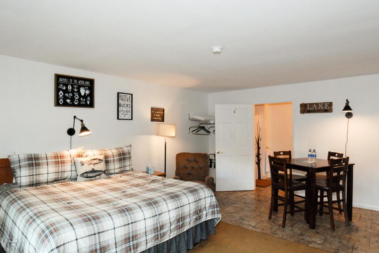 Maple Leaf Lodge Schroon Lake Exterior photo